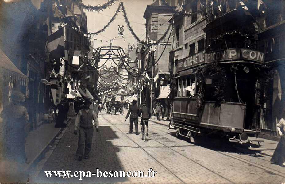 BESANÇON - Carrefour de la rue des Granges et de la rue de la République - Fêtes d'Août 1909.